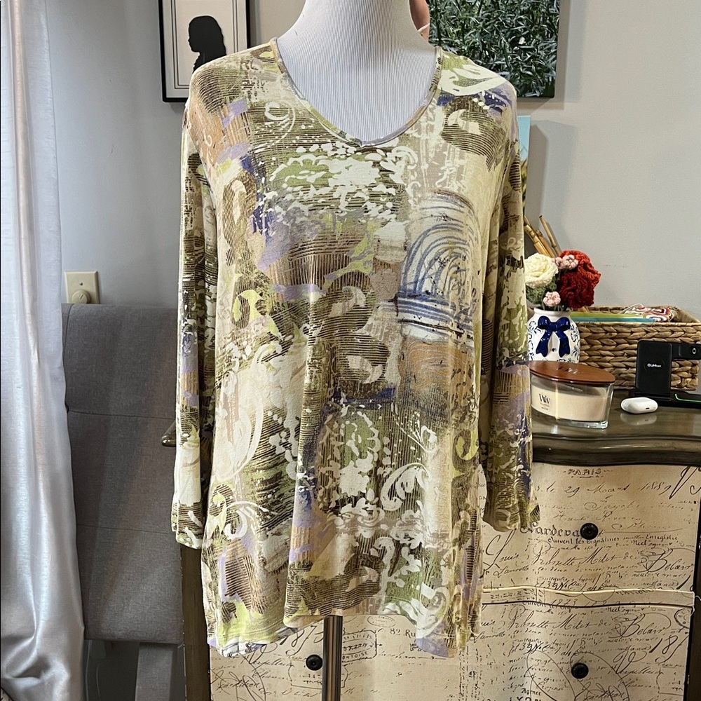 CHICOS THREE QUARTER SLEEVE FLORAL ABSTRACT CREAM GREEN PURPLE TOP CHICOS SIZE 2 - Picture 6 of 13